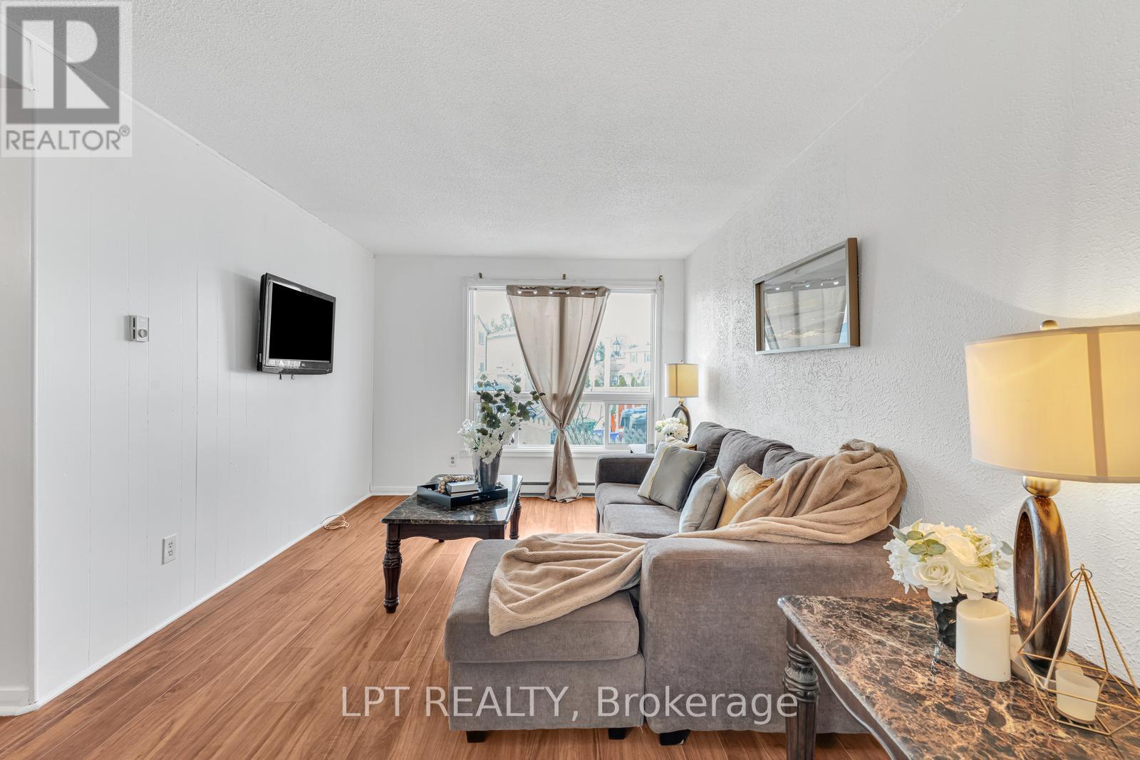 95 HUNTINGWOOD CRESCENT - 13