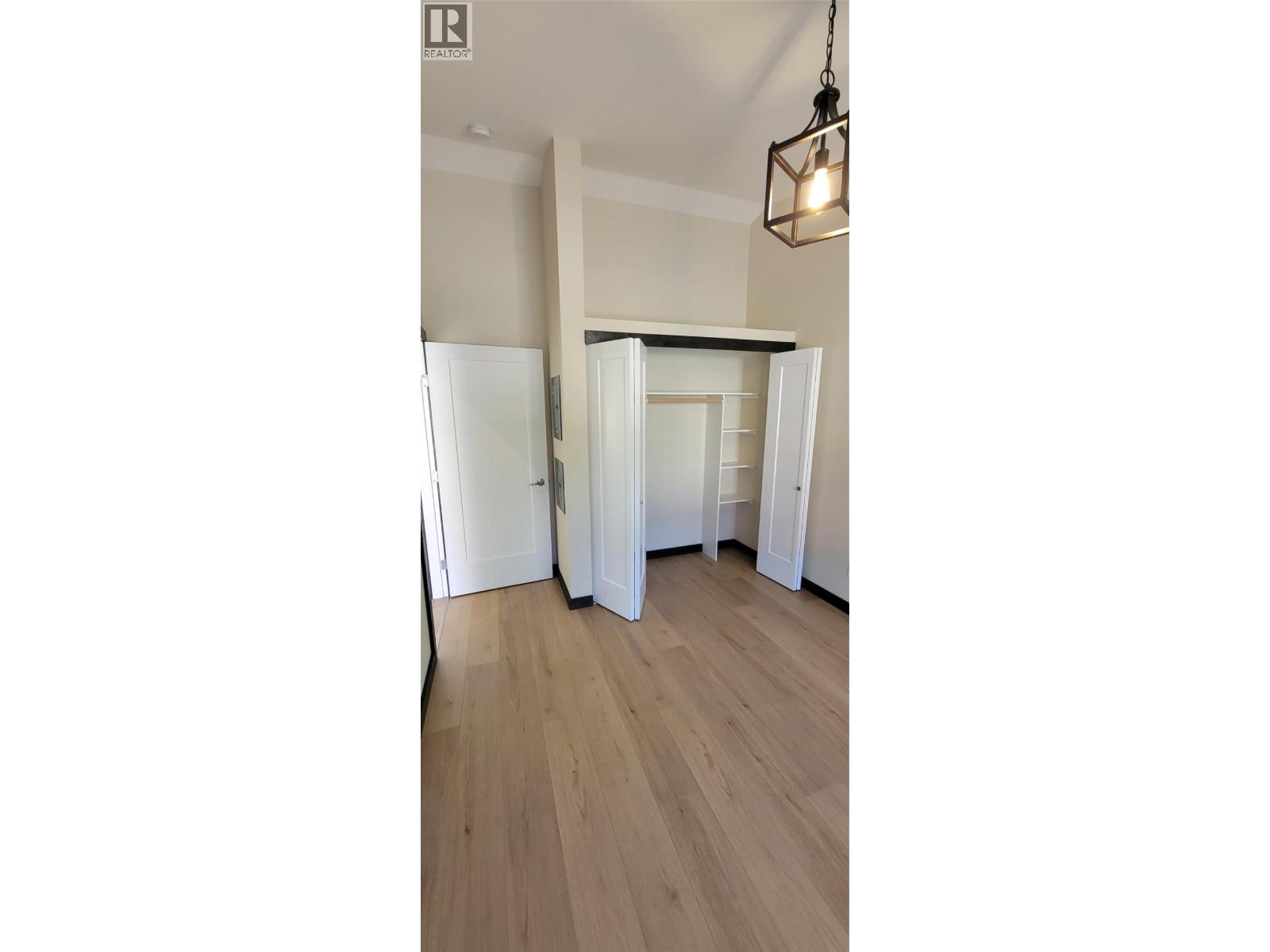 #4 611 Casley Court - 30