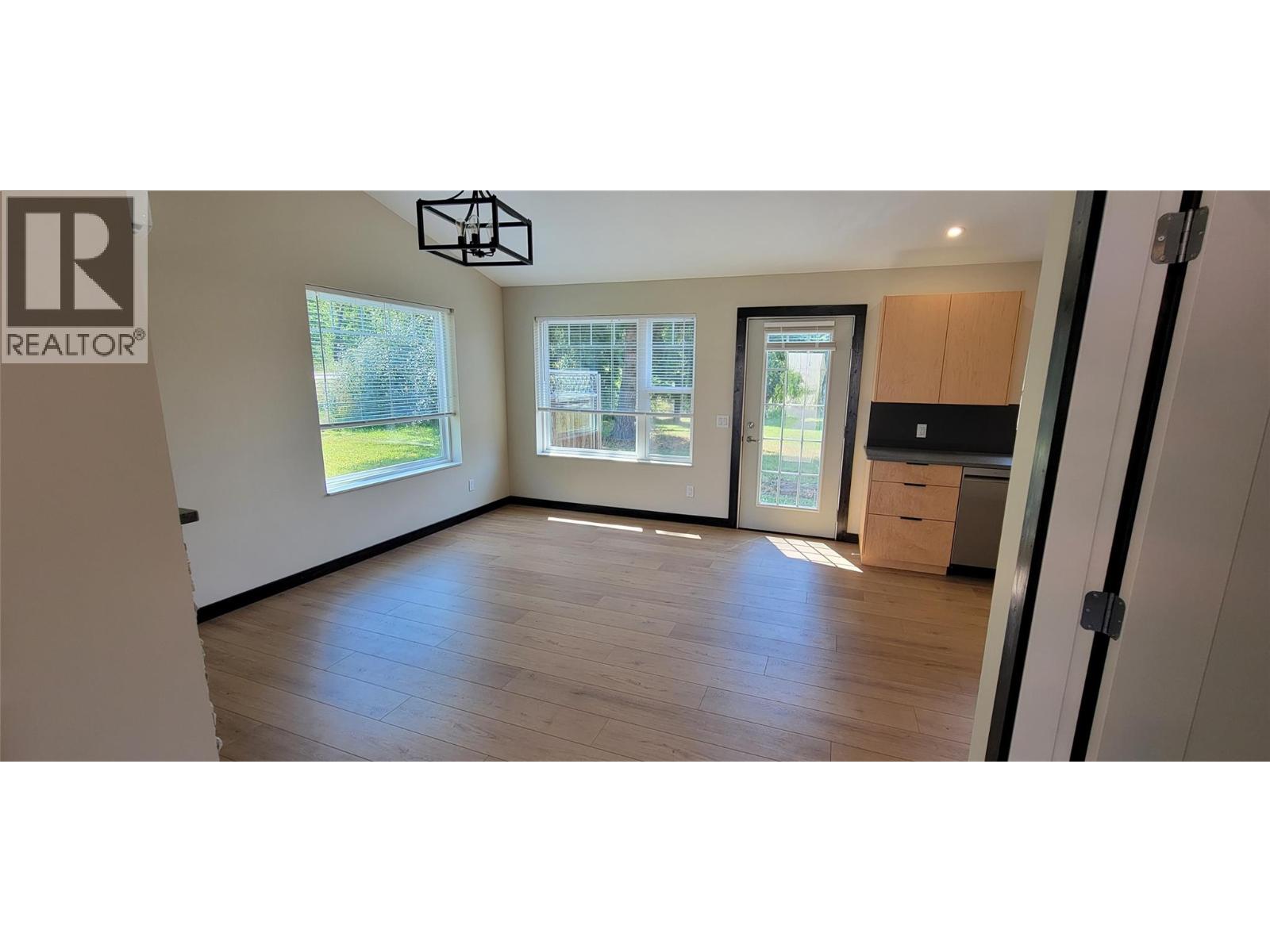 #4 611 Casley Court - Image 16