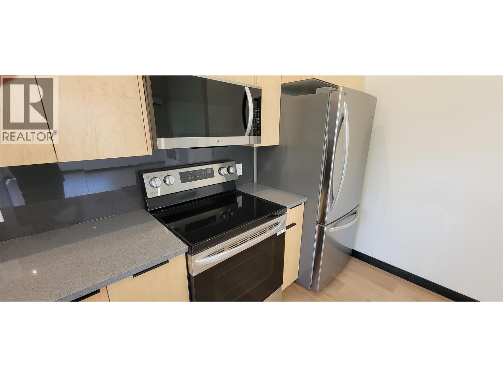 #4 611 Casley Court - Image 20