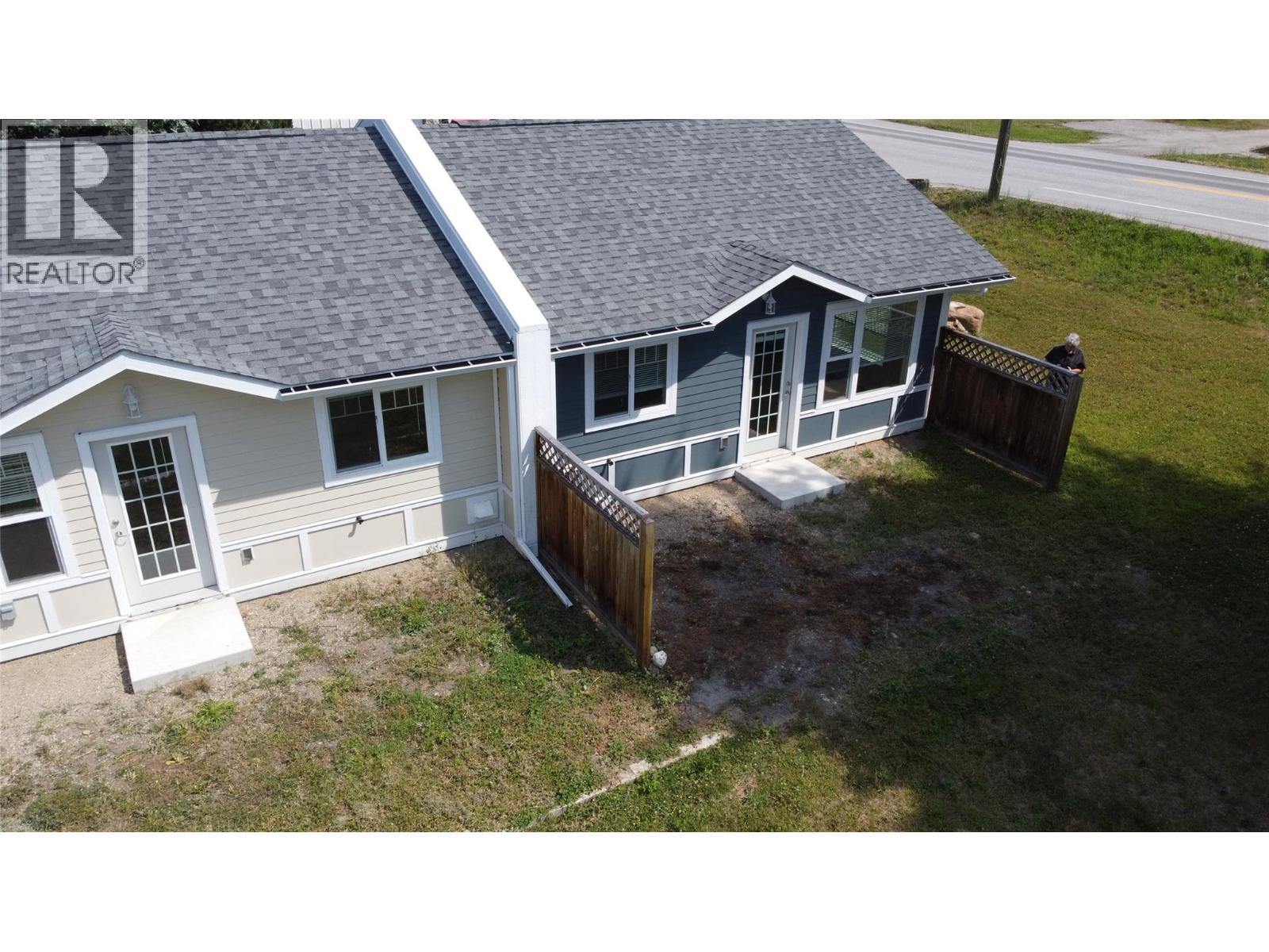 #4 611 Casley Court - 3