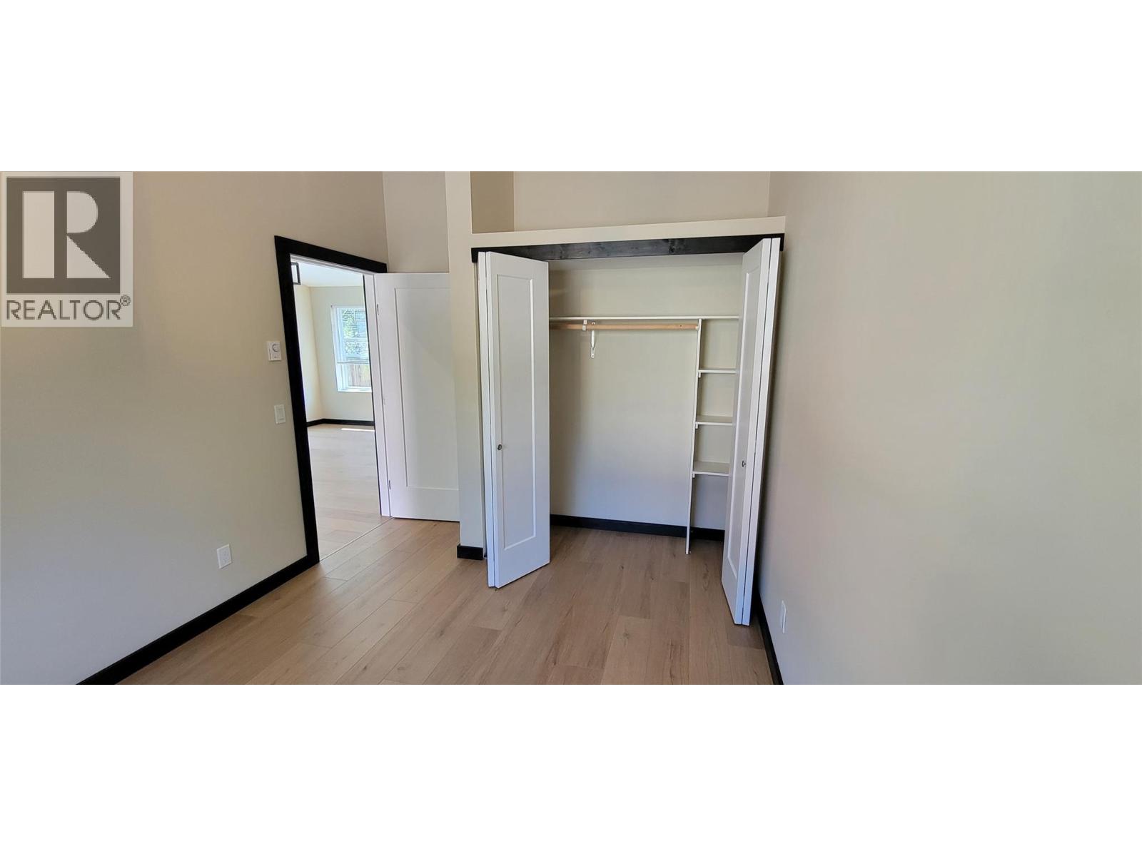 #4 611 Casley Court - 28