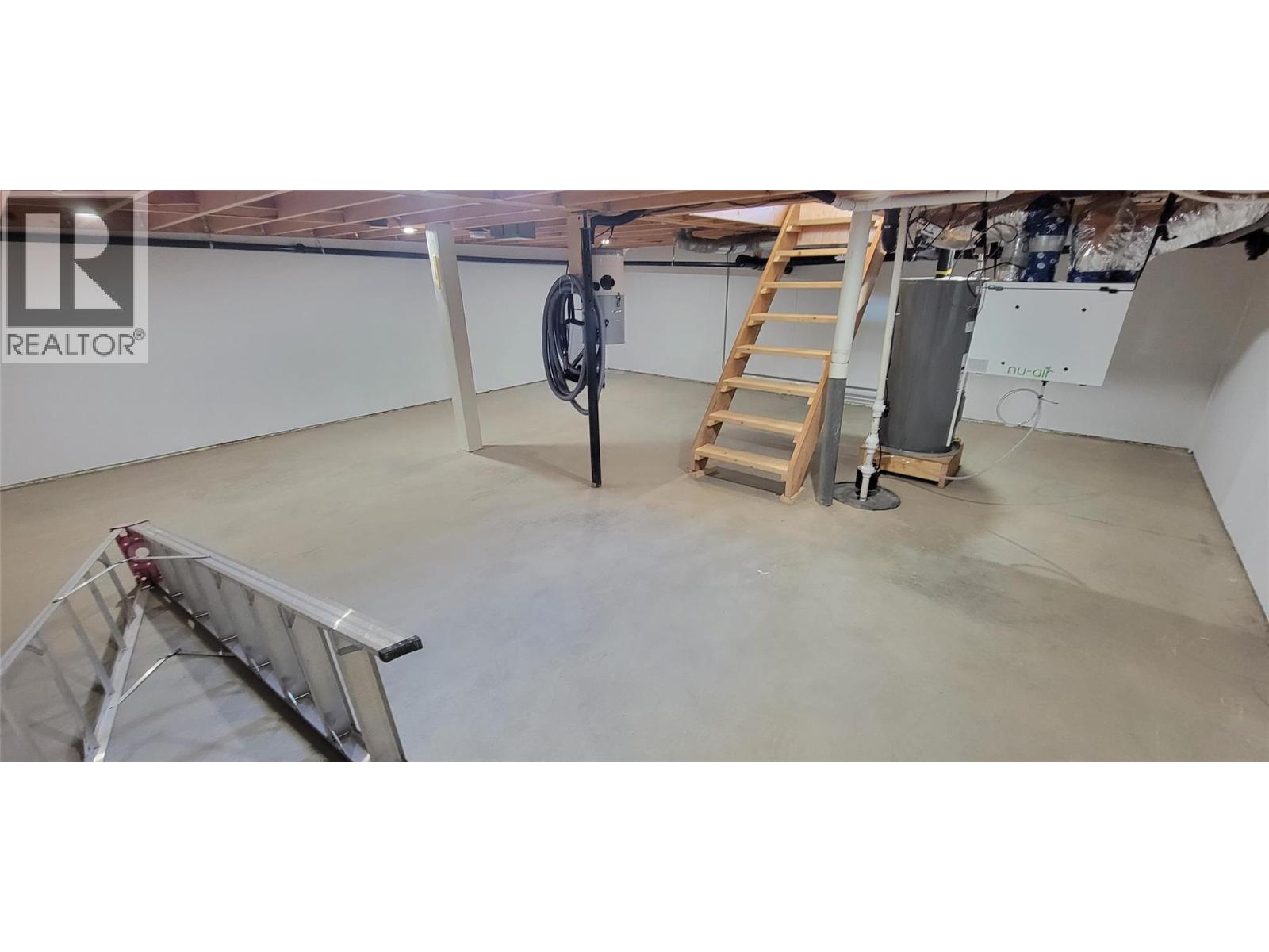 #4 611 Casley Court - 33