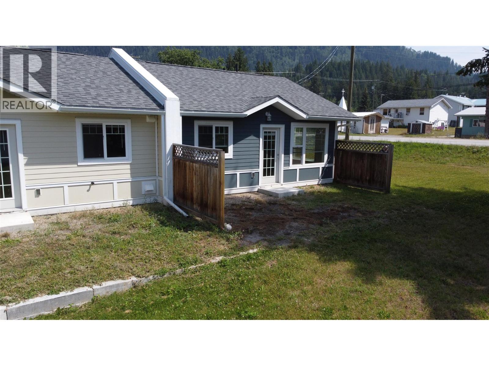 #4 611 Casley Court - 1