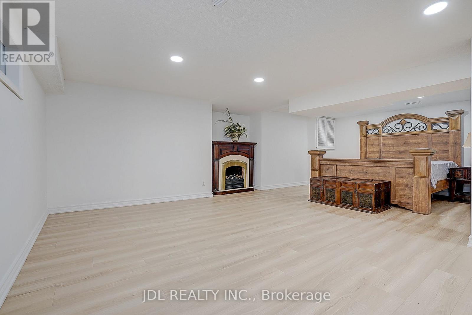 84 LONGWATER CHASE - Image 48