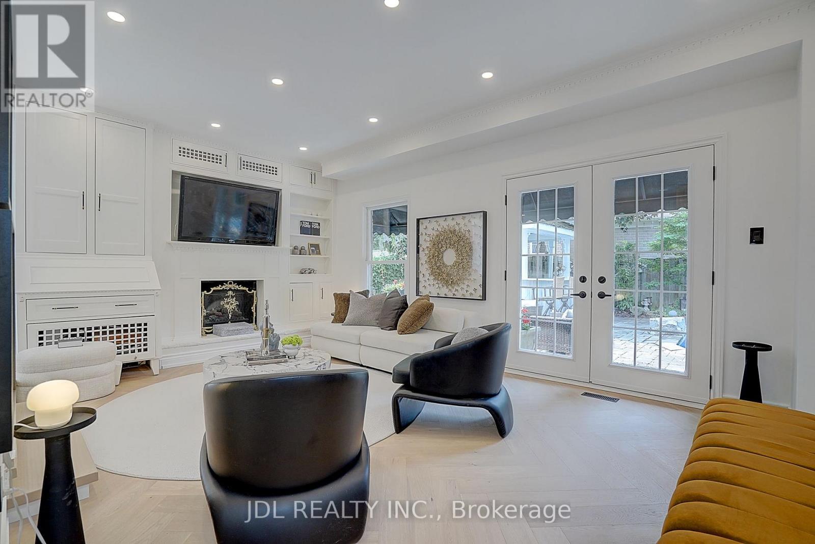84 LONGWATER CHASE - Image 22