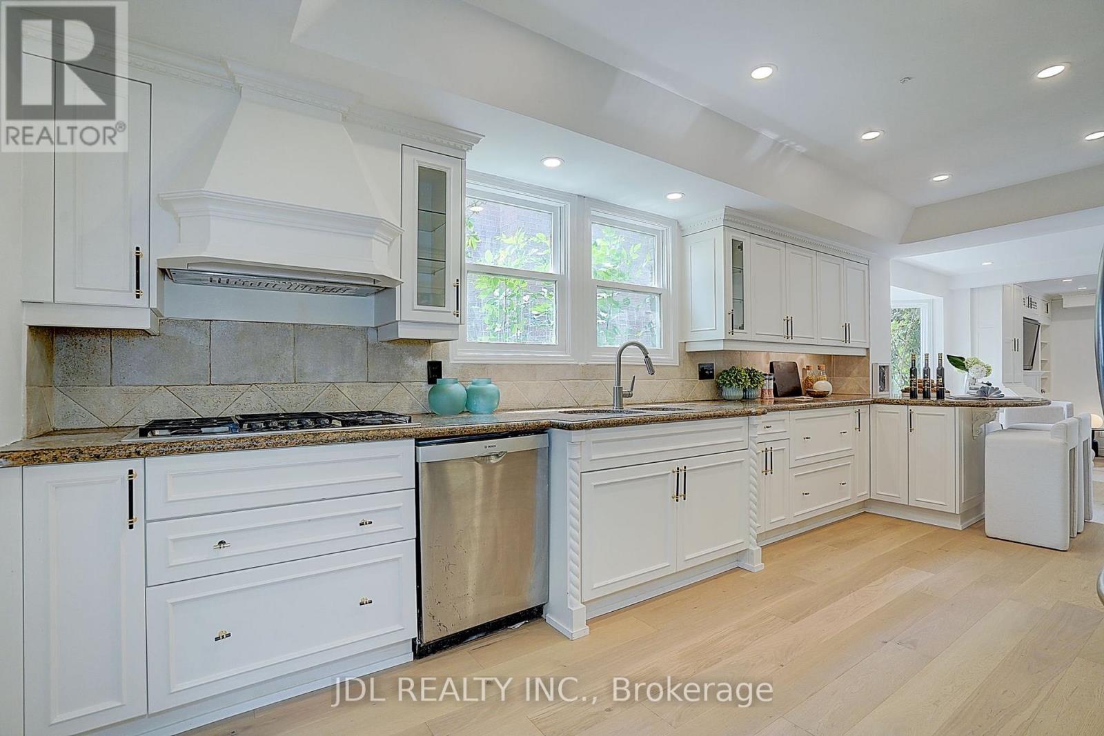 84 LONGWATER CHASE - Image 27