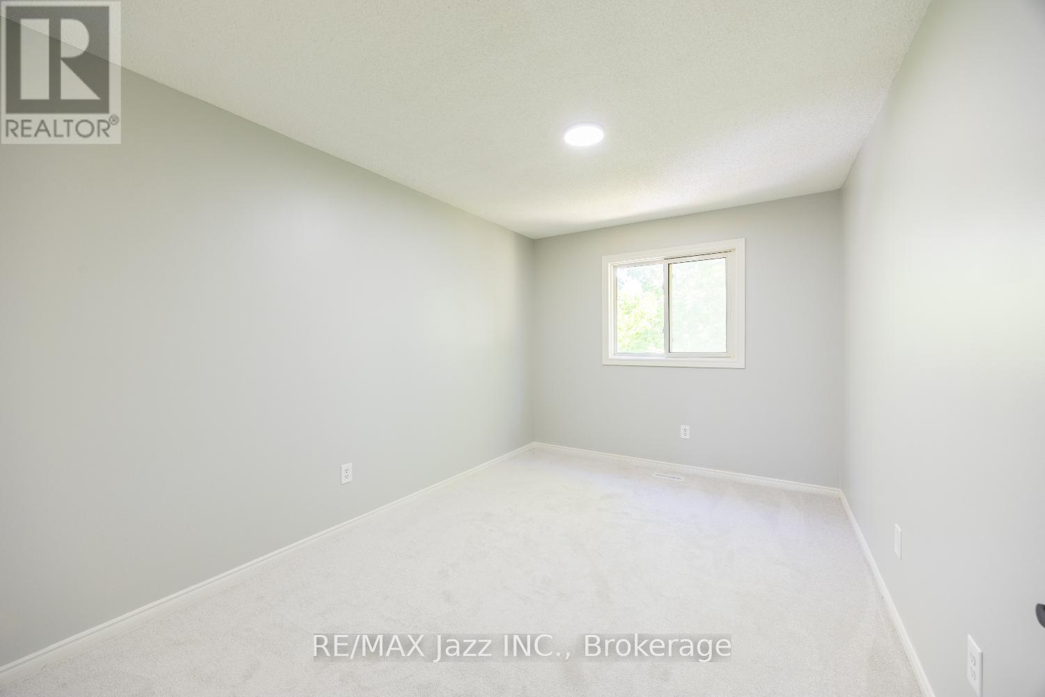 #14 10 BASSETT BOULEVARD - Image 18