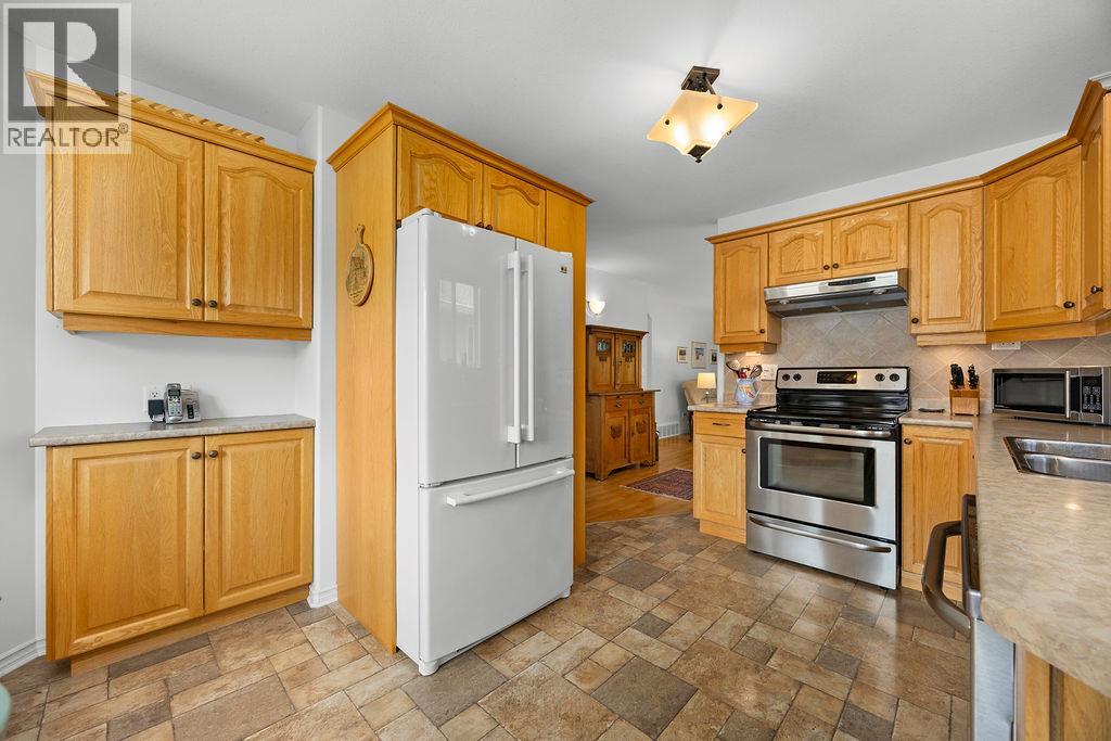 #23 201 Kildonan Avenue - 17