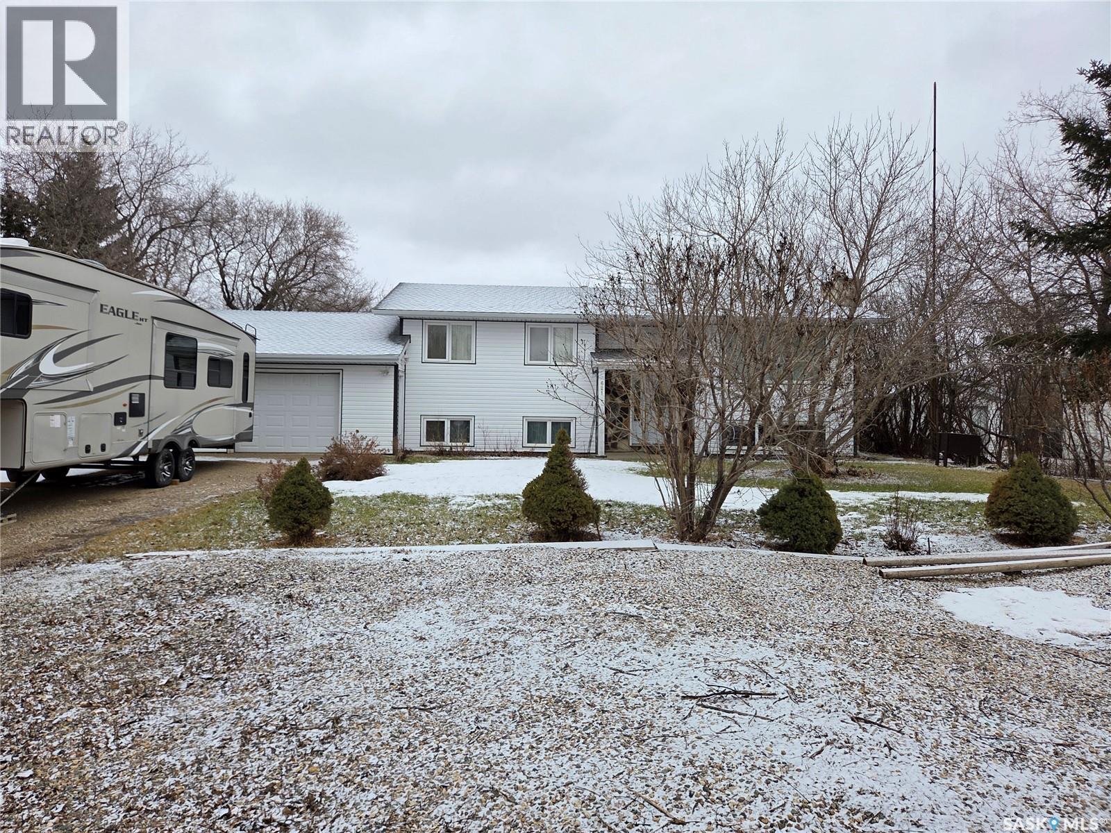 621 McCall STREET, Oxbow — photo 3