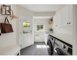 Porch - 3935 Scolton Rd, Saanich, BC V8N4E1 Photo 16
