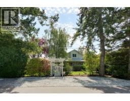 3935 Scolton Rd, Saanich, BC V8N4E1 Photo 29