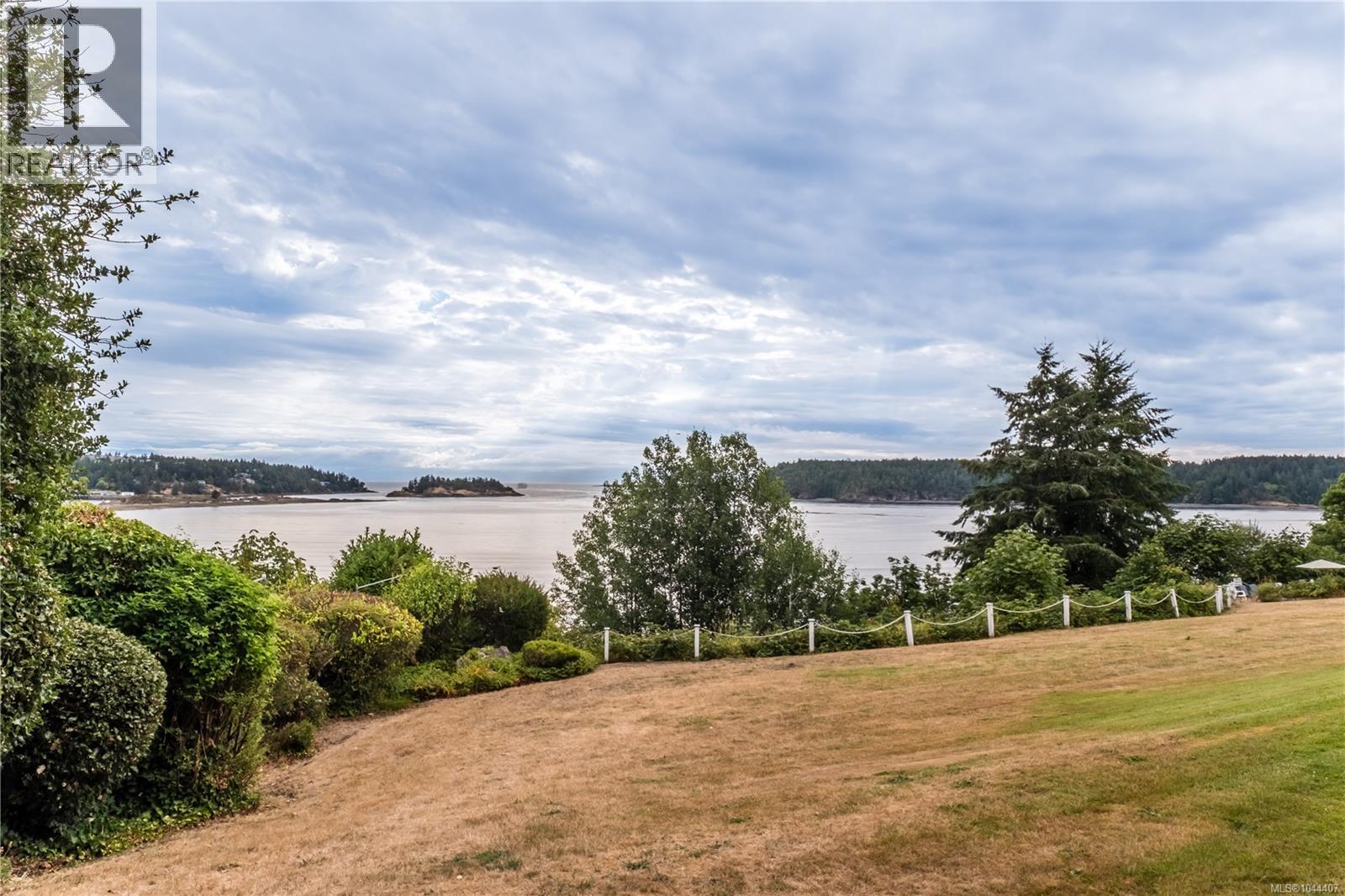 #112 2562 Departure Bay Rd - Image 39