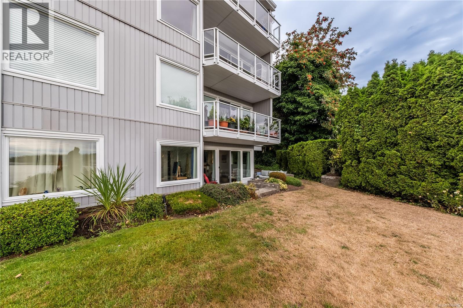 #112 2562 Departure Bay Rd - Image 41