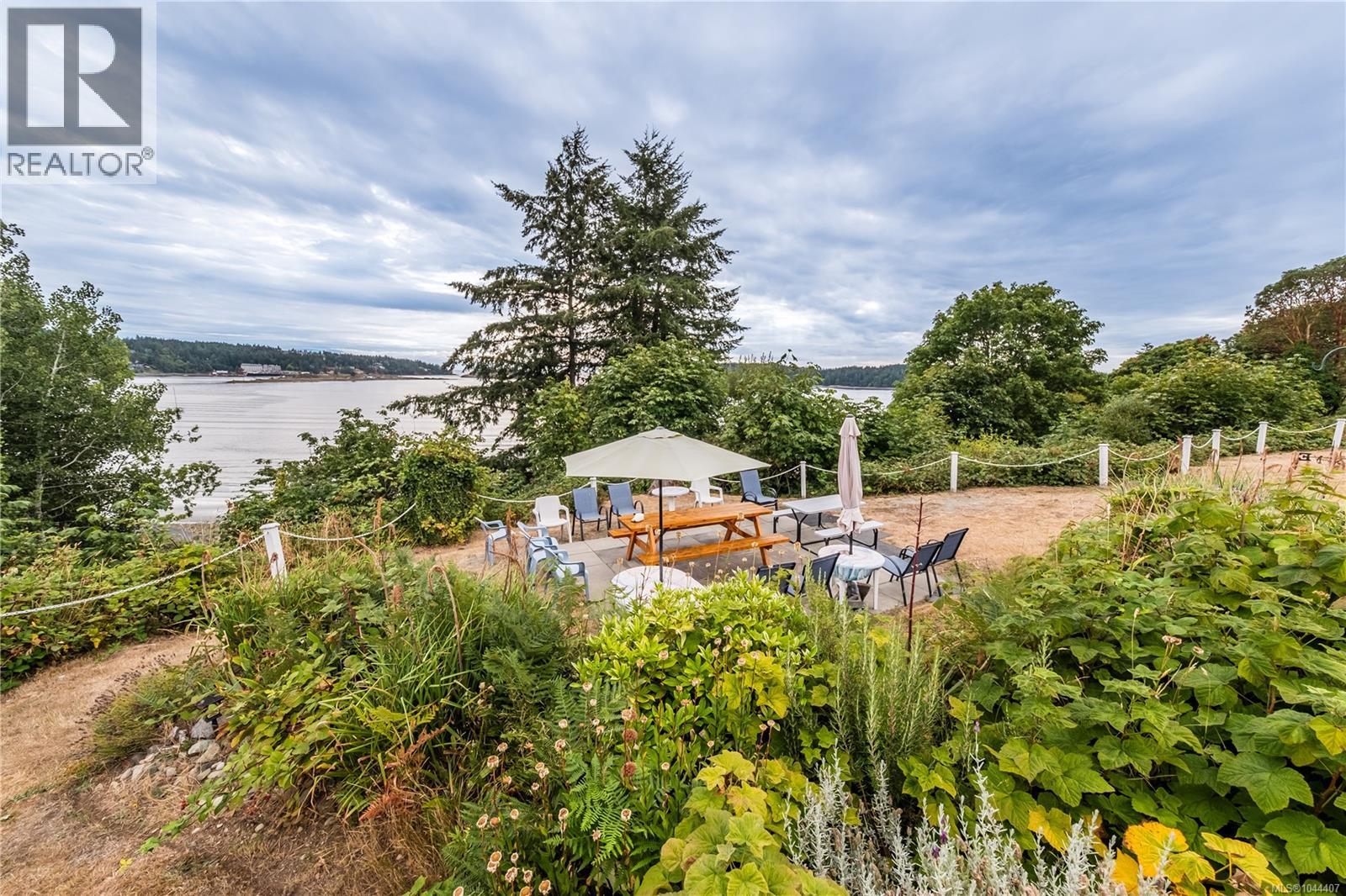 #112 2562 Departure Bay Rd - 42