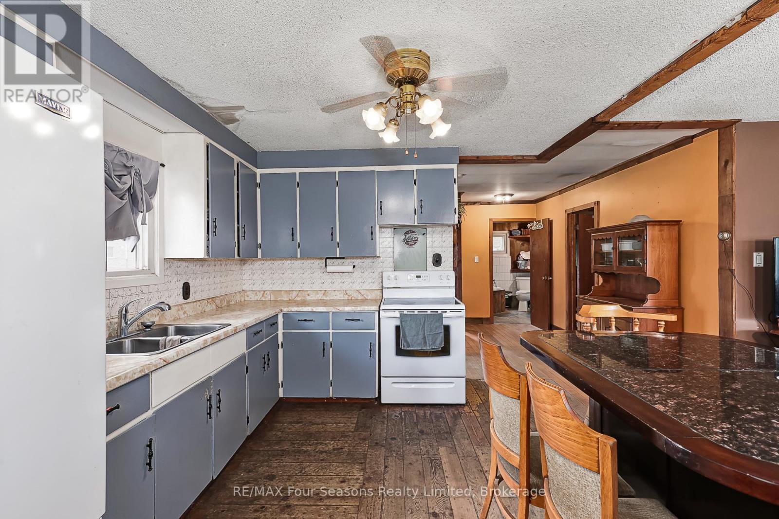 24 INDIANOLA CRESCENT - Image 11