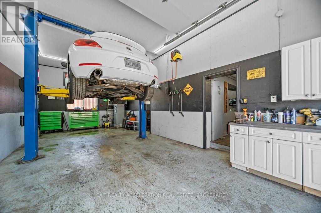 108 DUNDAS STREET - 27