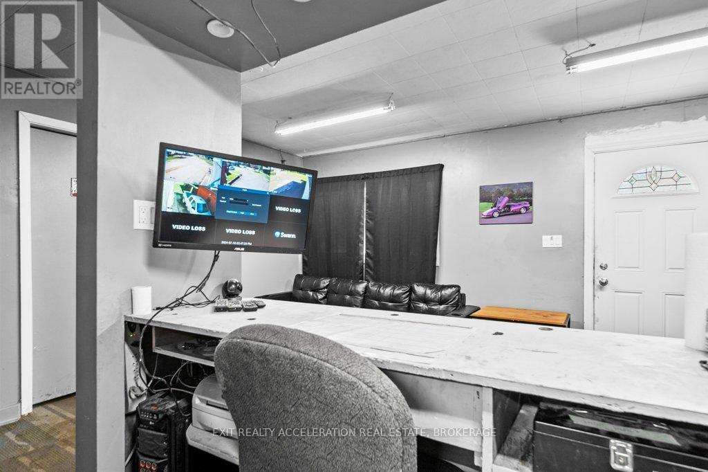 108 DUNDAS STREET - 30