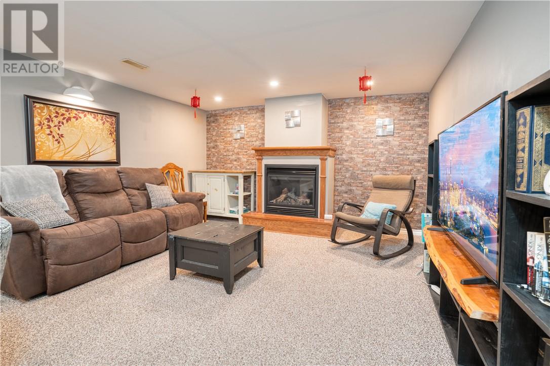 886 Beatrice - Image 12