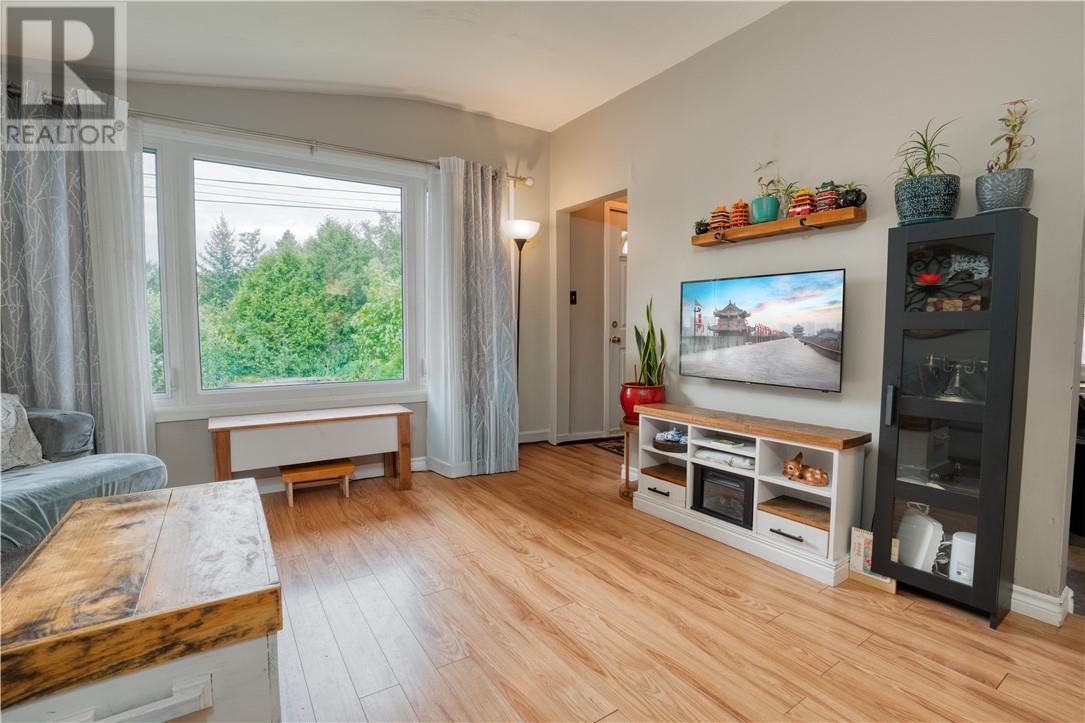 886 Beatrice - Image 4