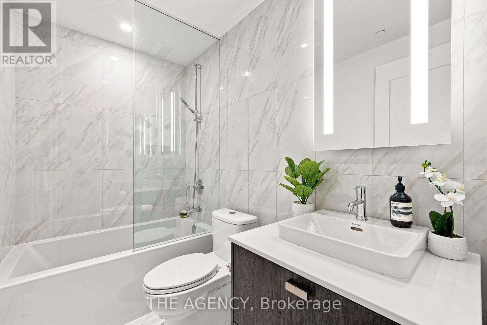 #907 470 FRONT STREET - 18