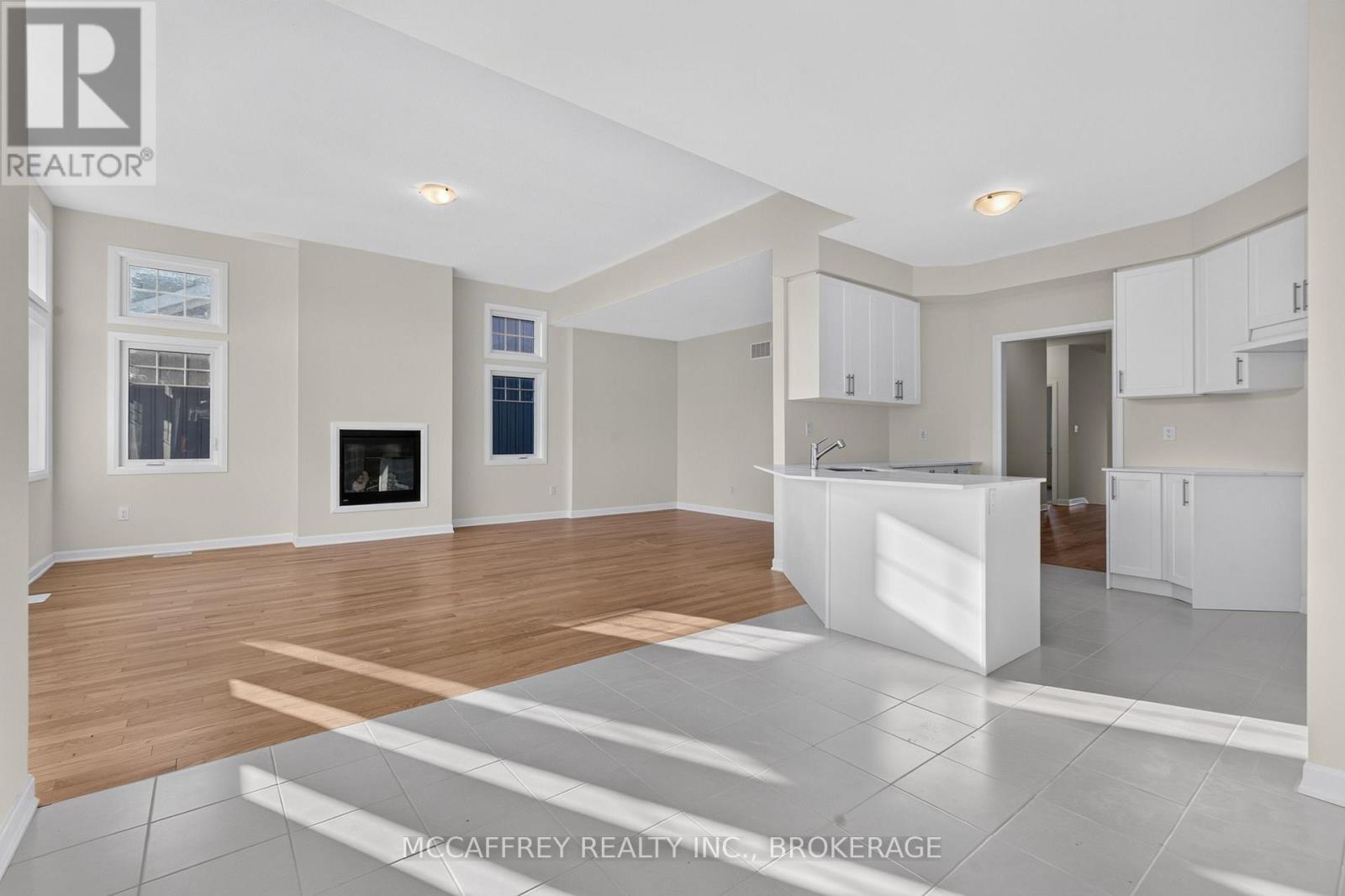160 COUNTRY CLUB DRIVE - Image 12