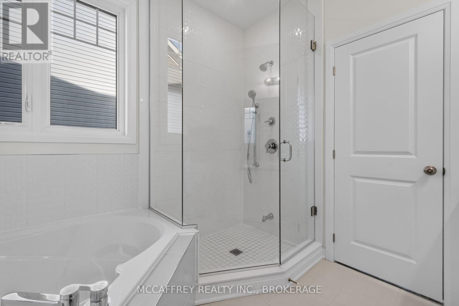 160 COUNTRY CLUB DRIVE - Image 24