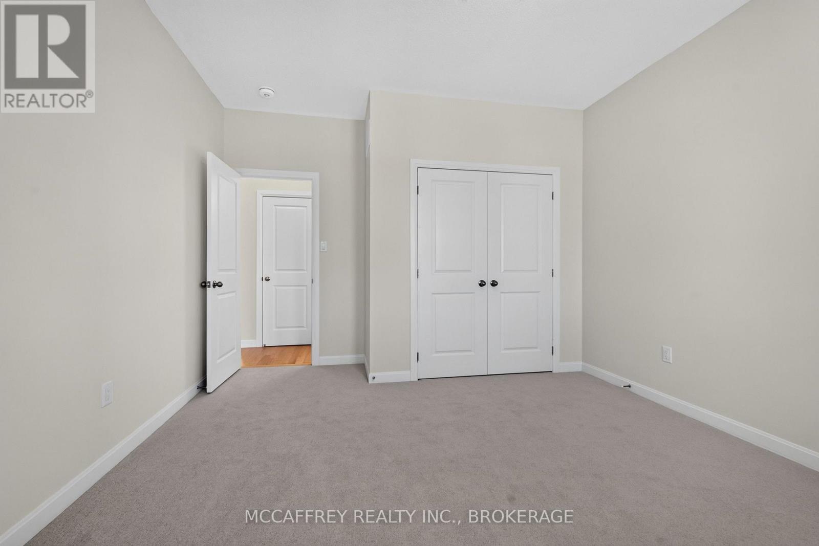 160 COUNTRY CLUB DRIVE - Image 29