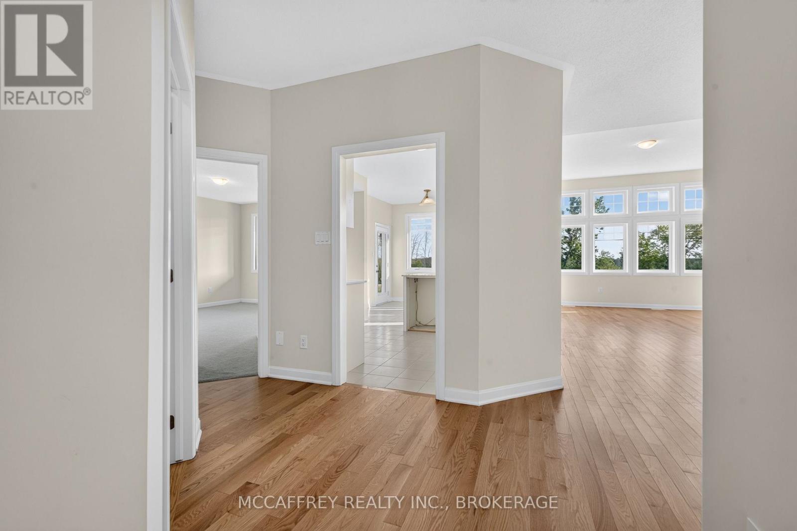 160 COUNTRY CLUB DRIVE - Image 4