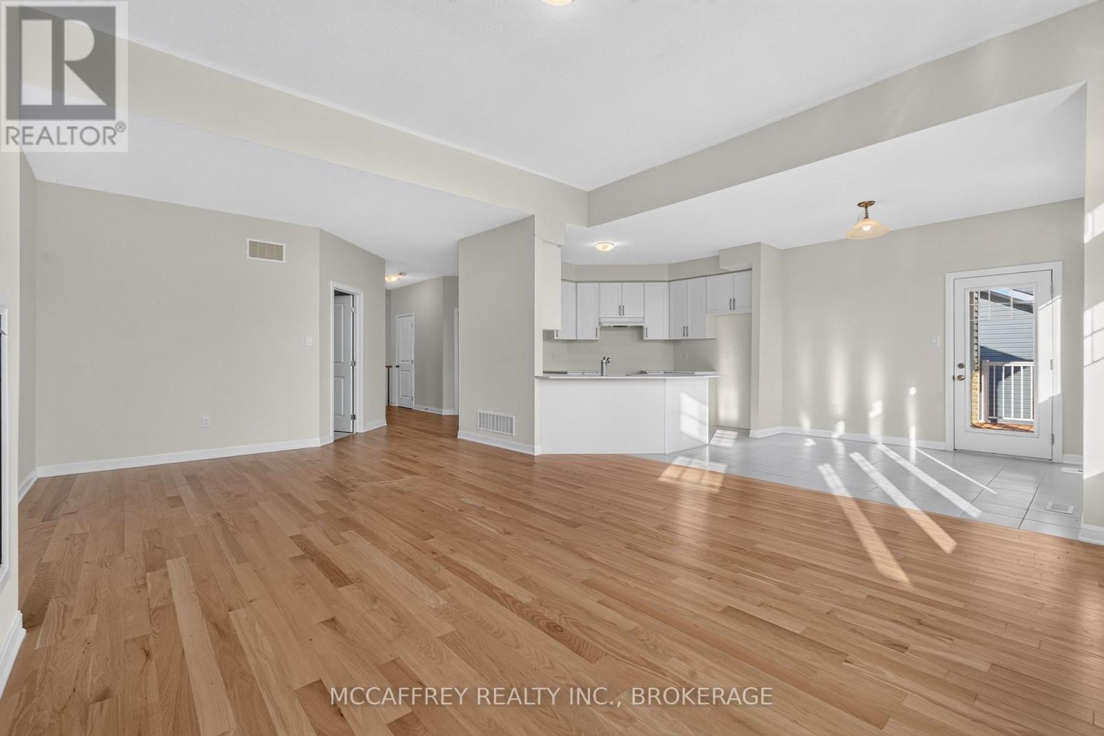 160 COUNTRY CLUB DRIVE - Image 8