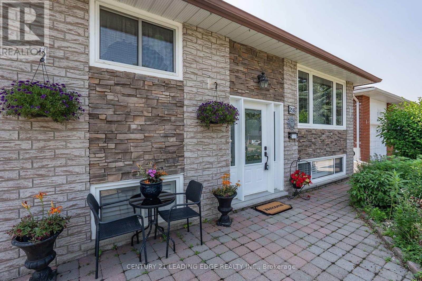 258 NIPIGON STREET - 2
