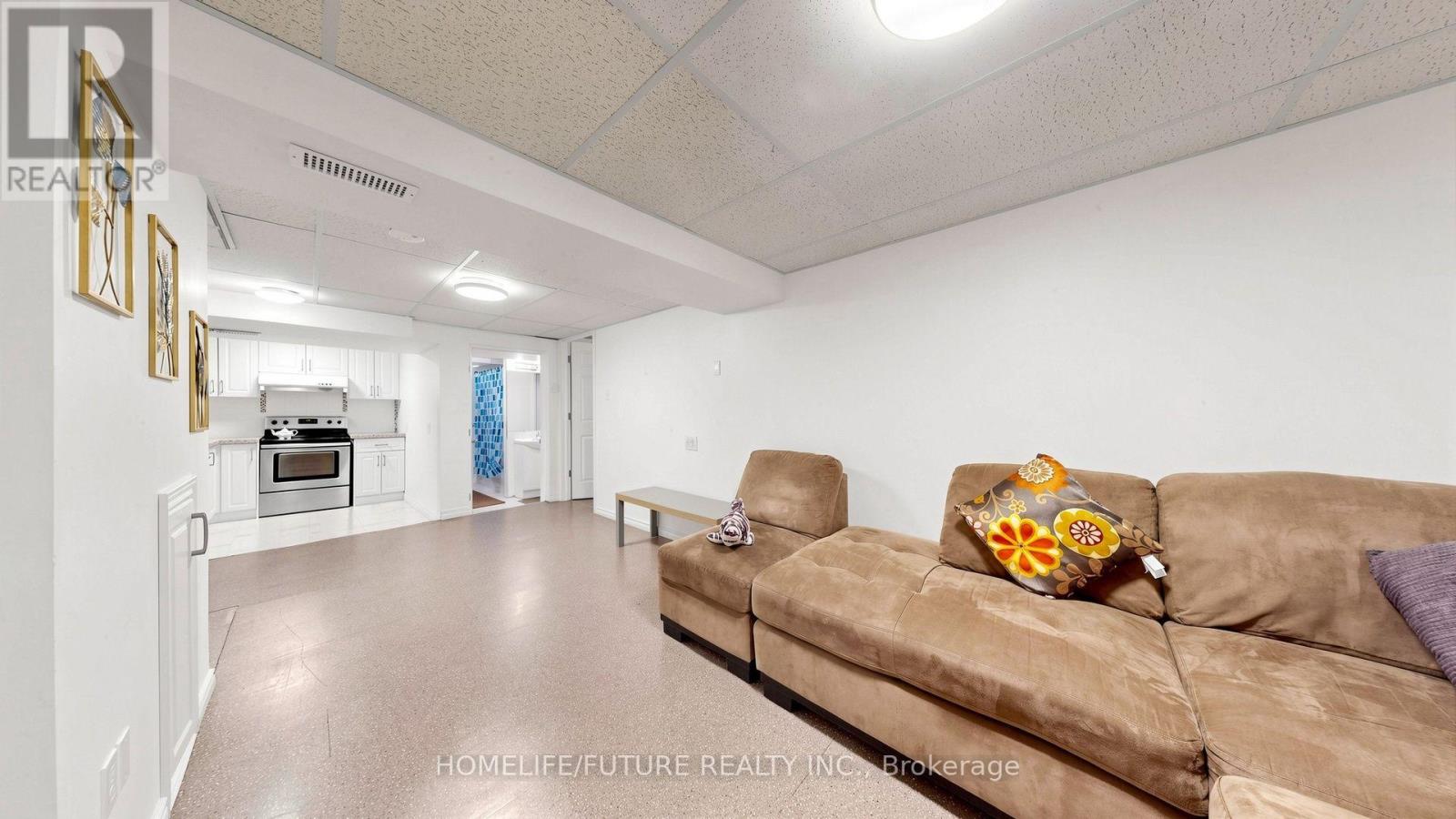 168 LARGE CRESCENT - Image 34