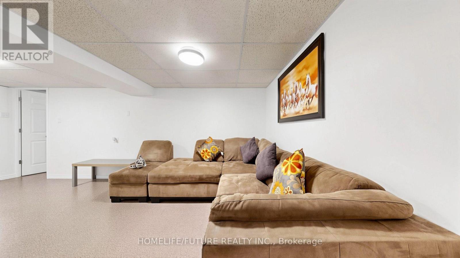 168 LARGE CRESCENT - Image 35