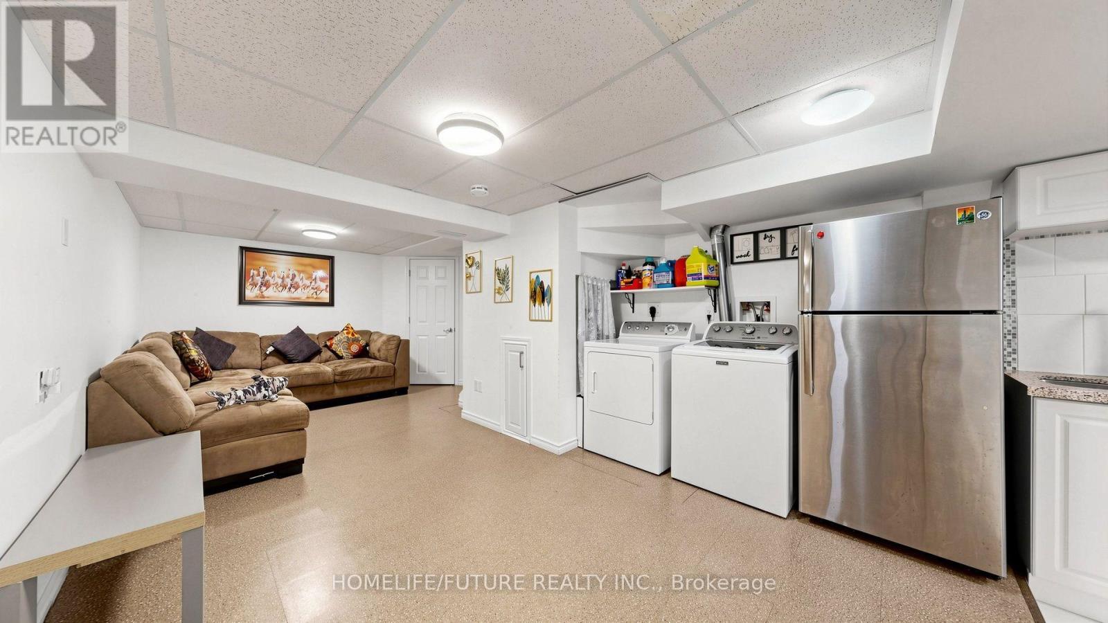 168 LARGE CRESCENT - Image 36