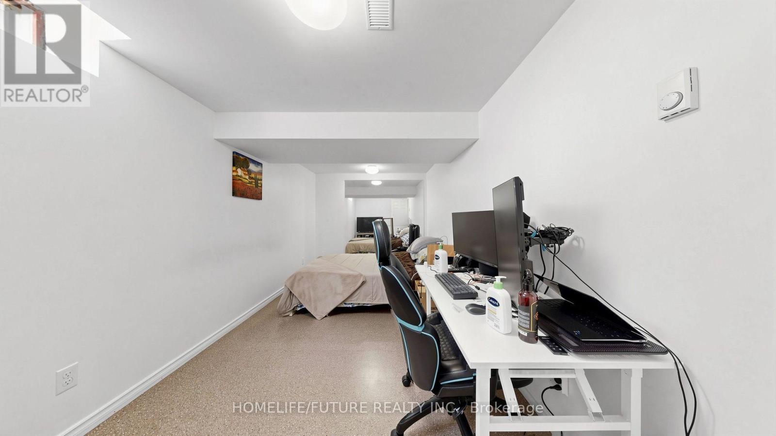 168 LARGE CRESCENT - Image 42