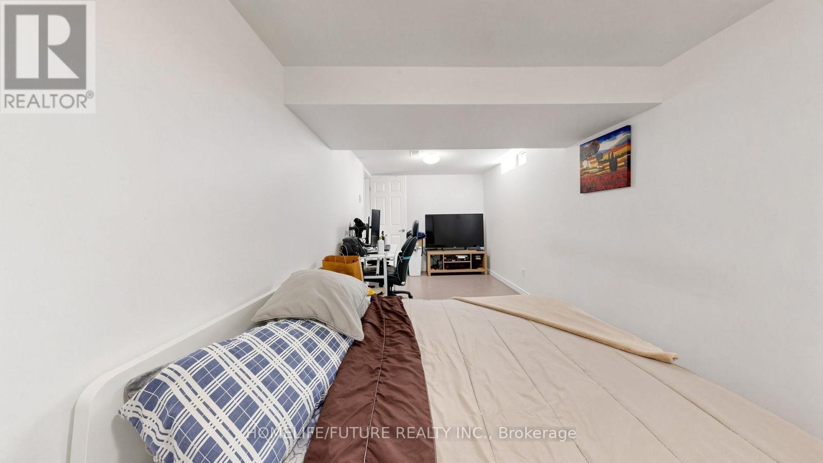 168 LARGE CRESCENT - Image 44