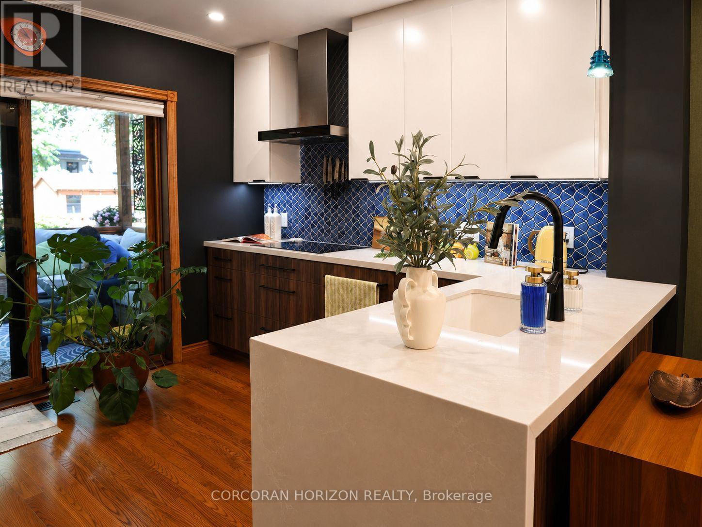402 RHODES AVENUE - 12