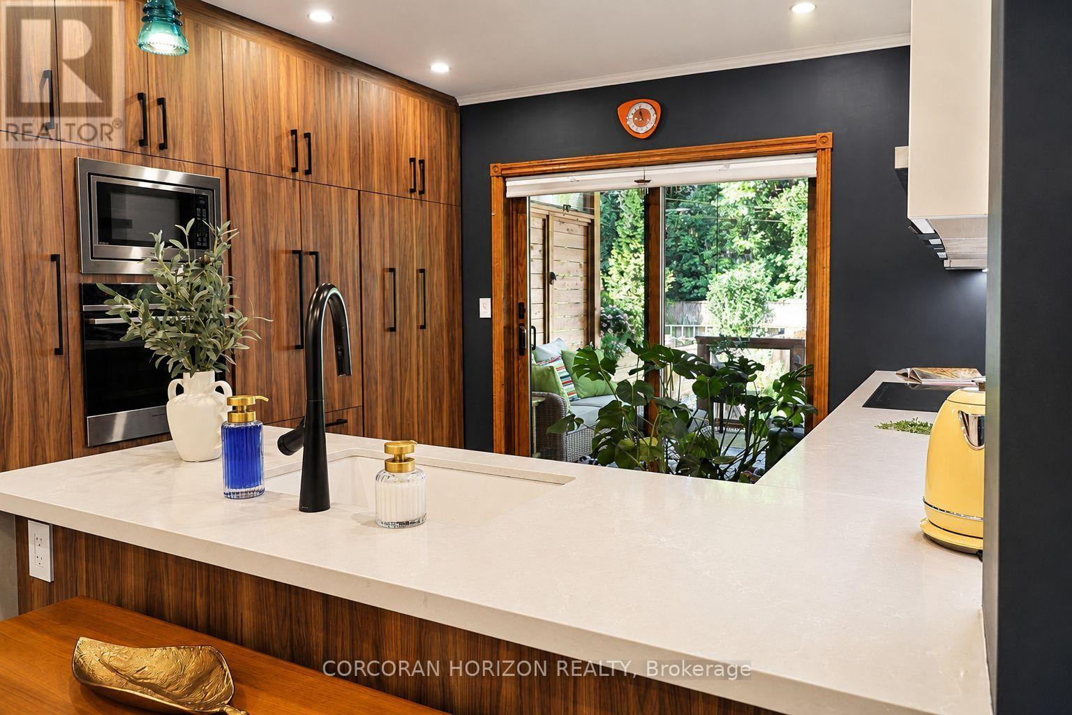402 RHODES AVENUE - 13