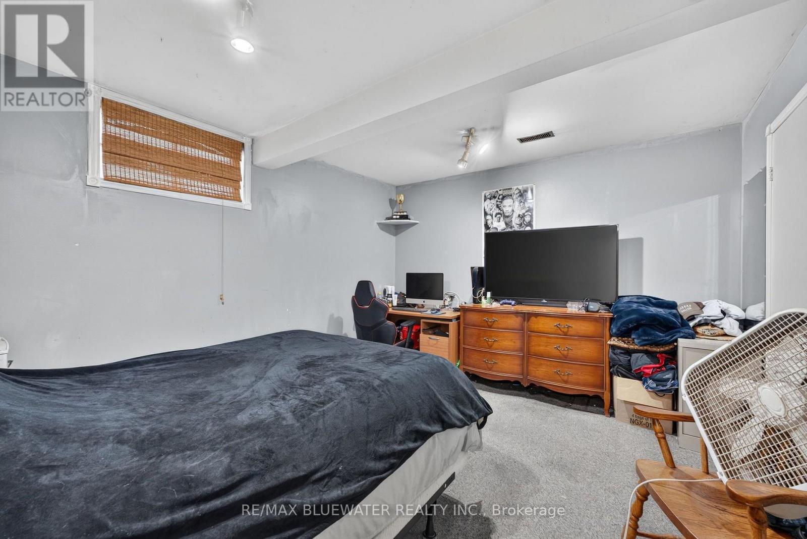 210 HILL STREET - 32