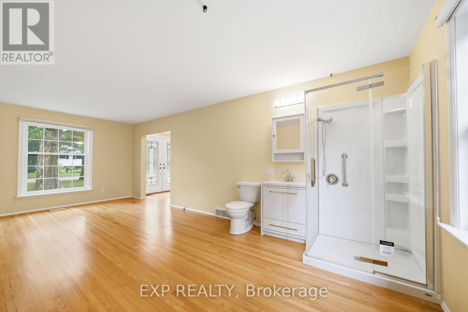 42 QUEEN MARY CRESCENT - 10