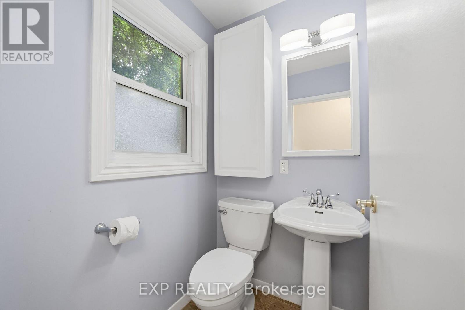 42 QUEEN MARY CRESCENT - 11