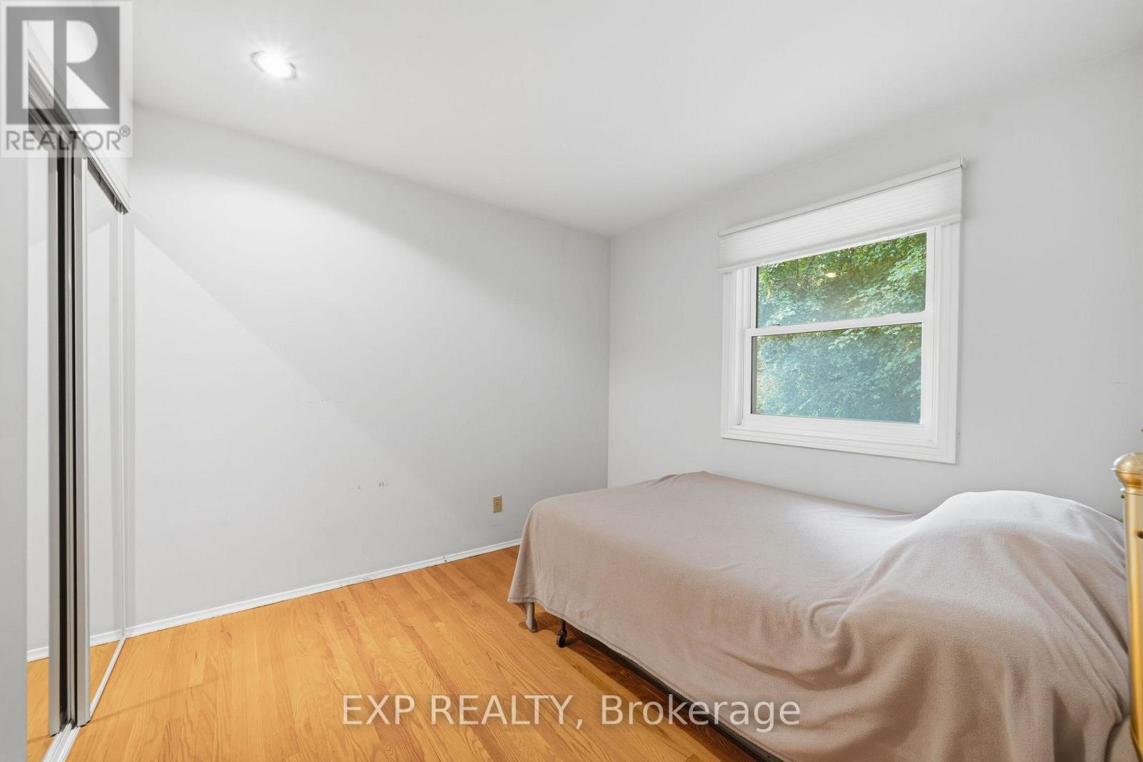 42 QUEEN MARY CRESCENT - 14