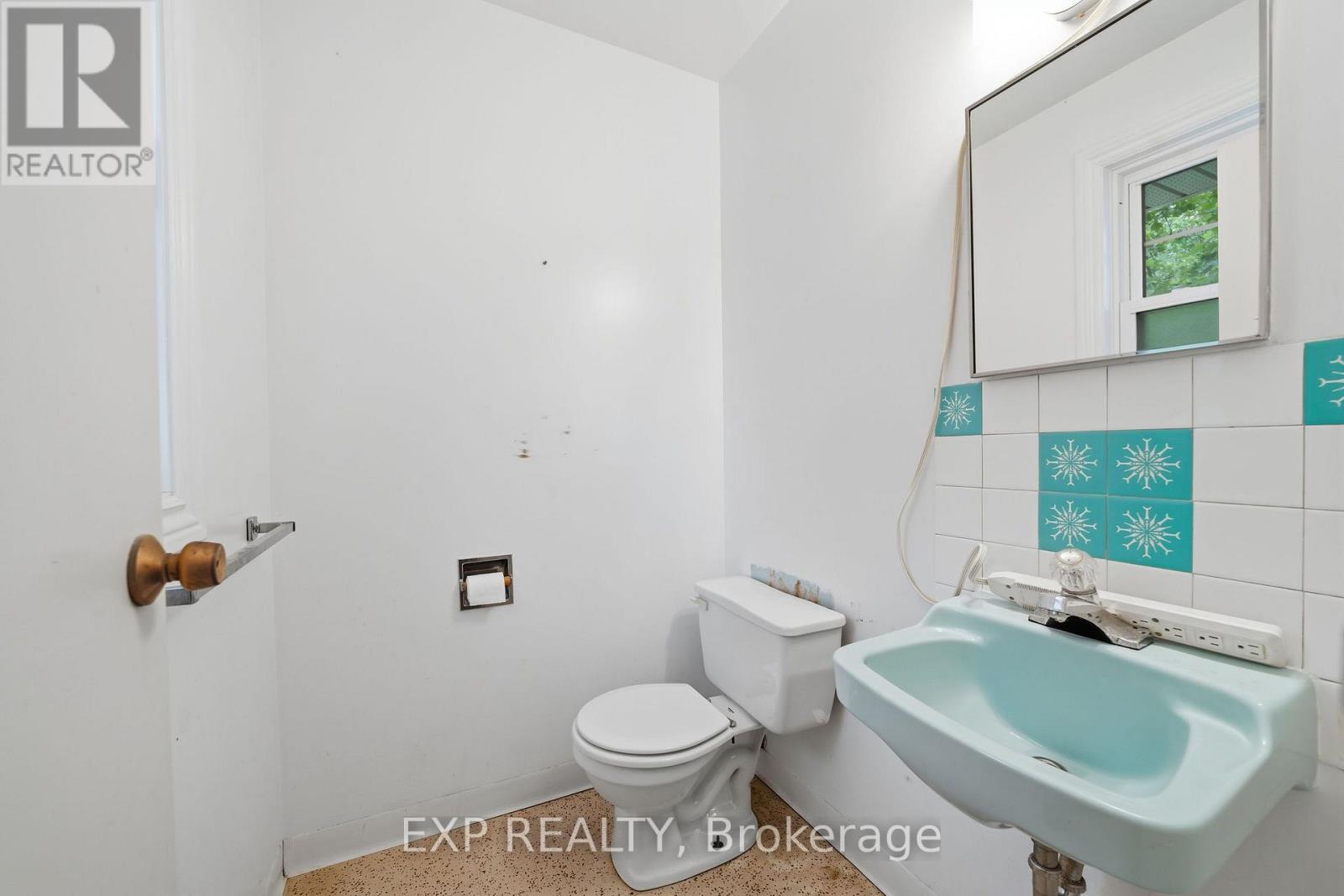 42 QUEEN MARY CRESCENT - 18