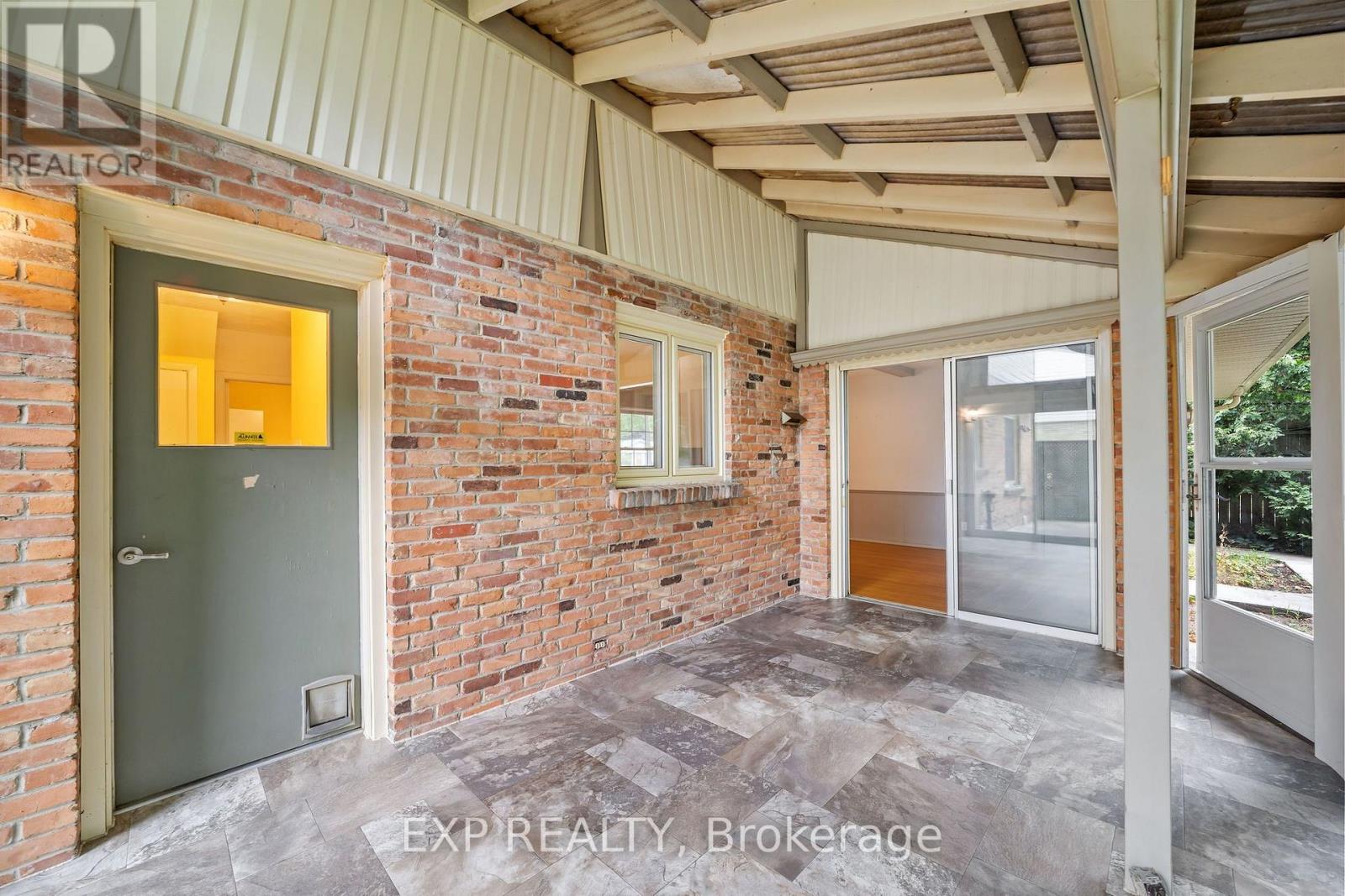 42 QUEEN MARY CRESCENT - Image 21