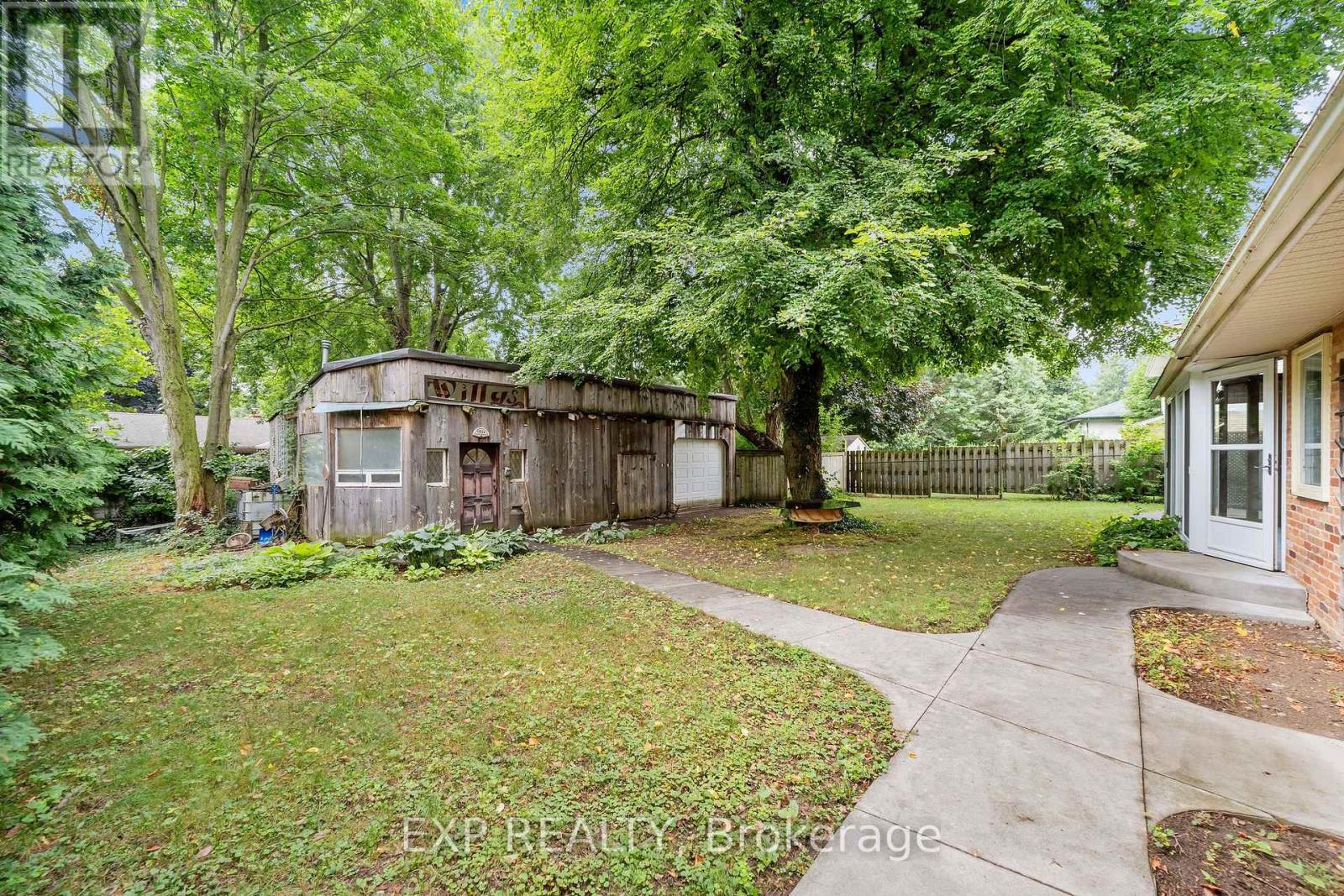 42 QUEEN MARY CRESCENT - 22