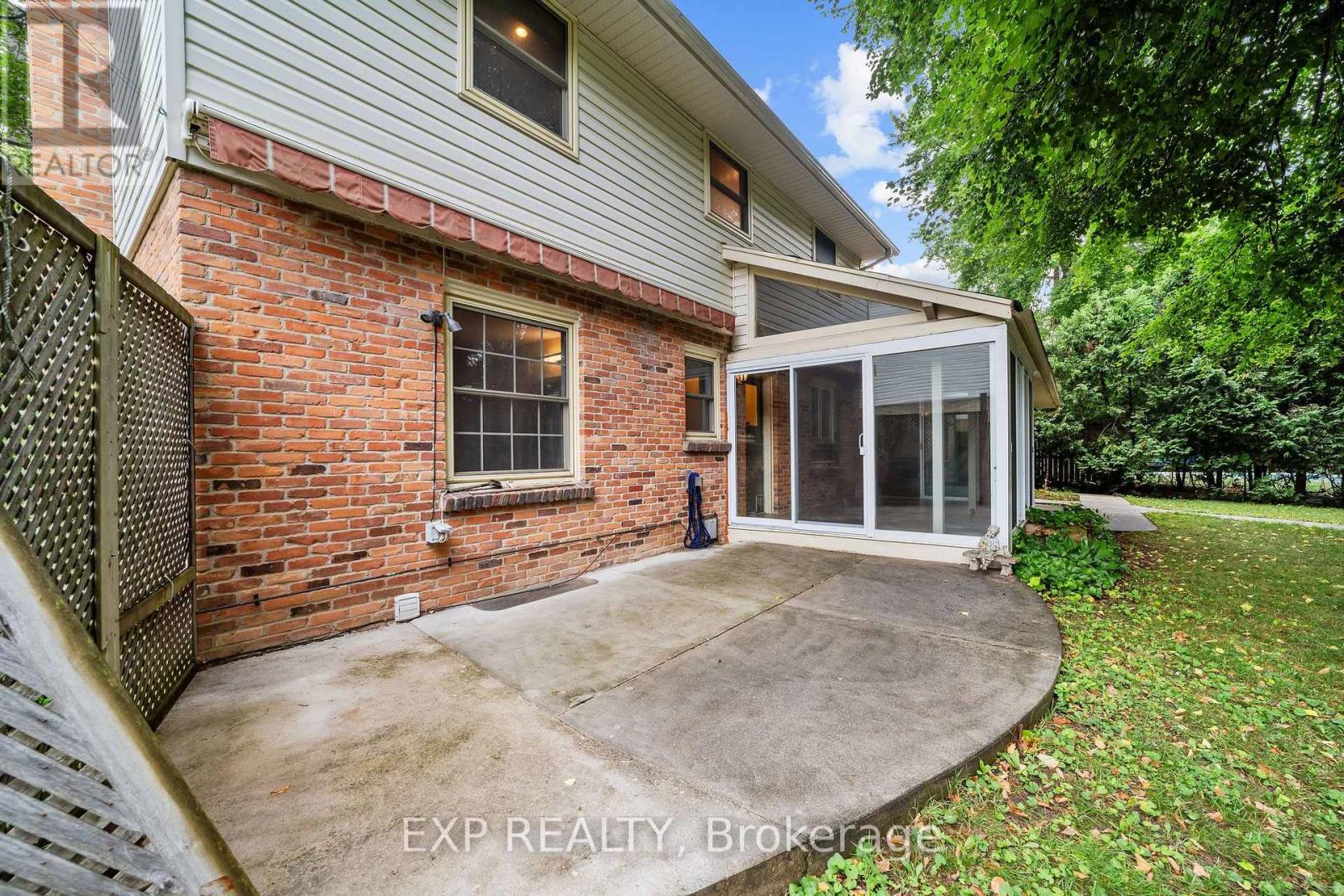 42 QUEEN MARY CRESCENT - 25