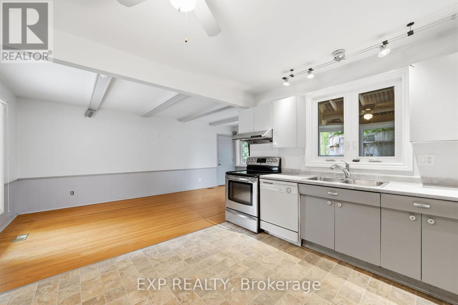 42 QUEEN MARY CRESCENT - 5