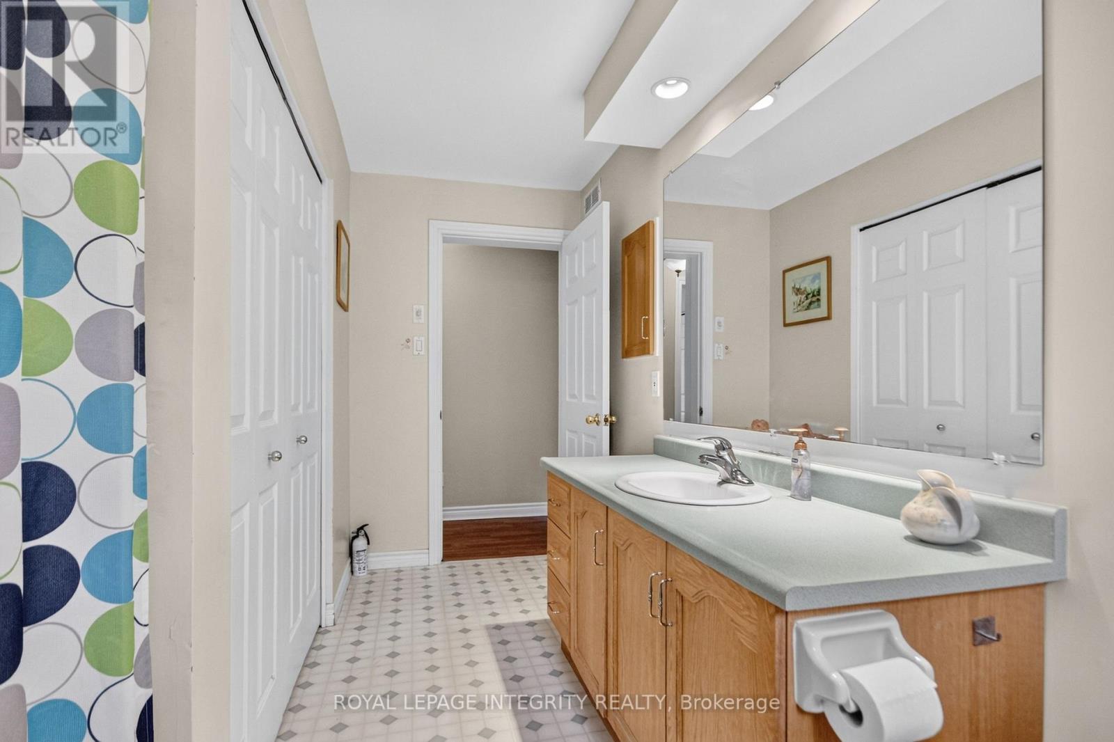 3 Bed, 2 Bath House for Sale in Ottawa – 8308 ROSEFIRE DRIVE, Ottawa – MLS# X13621014 - Image 17