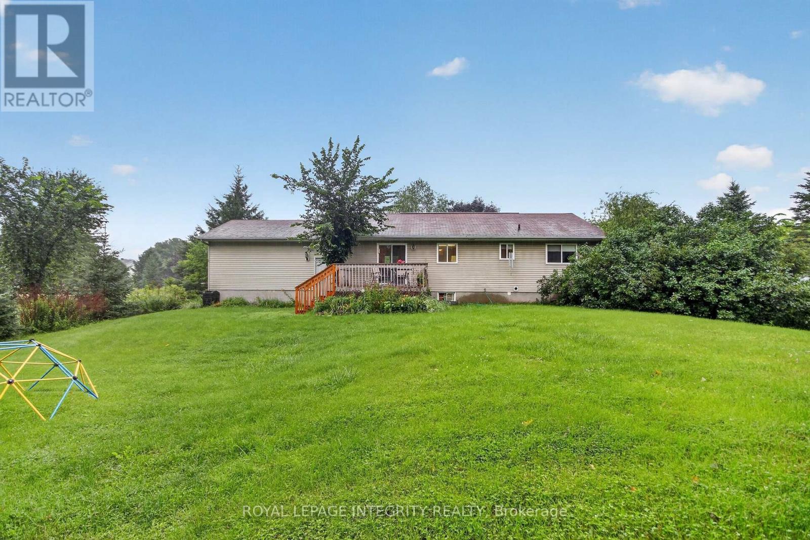 3 Bed, 2 Bath House for Sale in Ottawa – 8308 ROSEFIRE DRIVE, Ottawa – MLS# X13621014 - Image 25