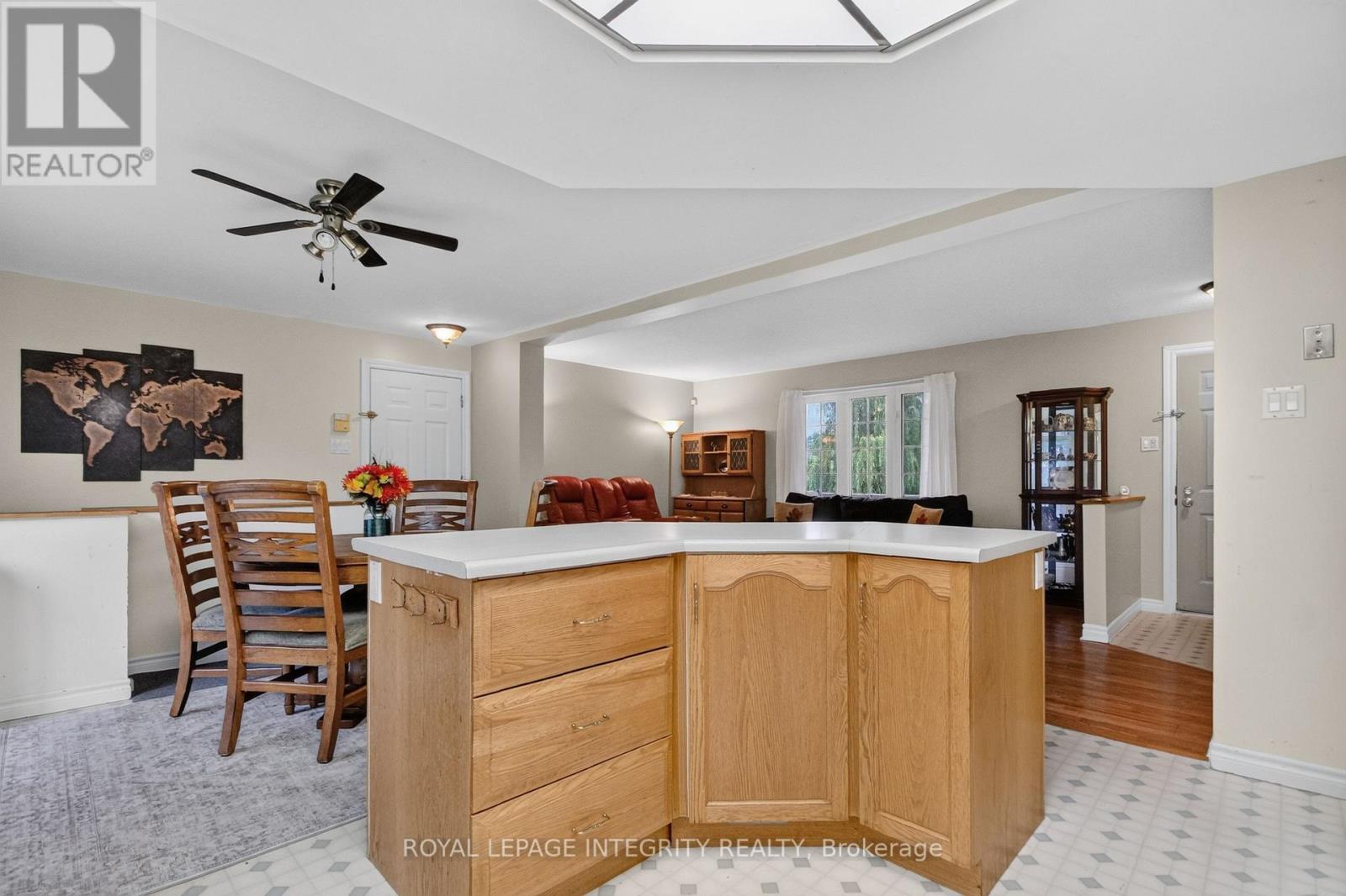3 Bed, 2 Bath House for Sale in Ottawa – 8308 ROSEFIRE DRIVE, Ottawa – MLS# X13621014 - Image 9